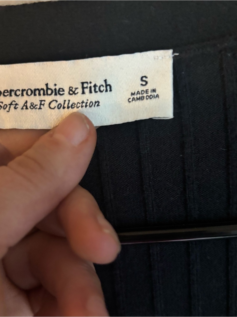 Abercrombie Black Ribbed Cropped Cardigan Soft A&F Small - Picture 3 of 6